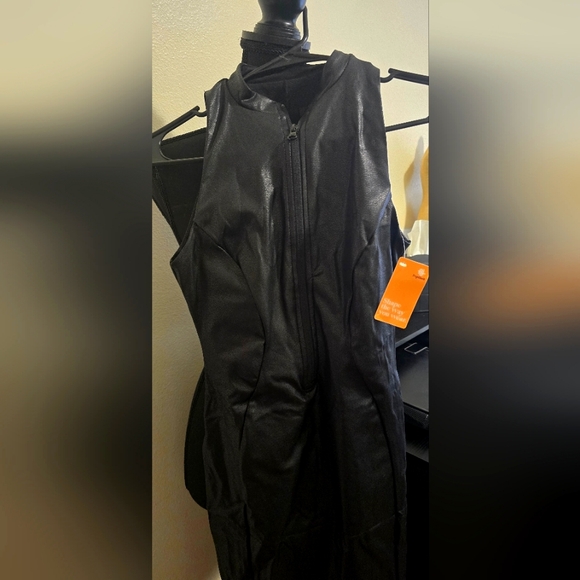 Dress - Picture 2 of 8